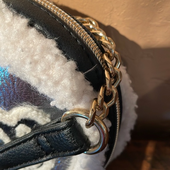 NWOT Juicy Couture Silver & Black with Sherpa Heart Crossbody Bag - Picture 3 of 7